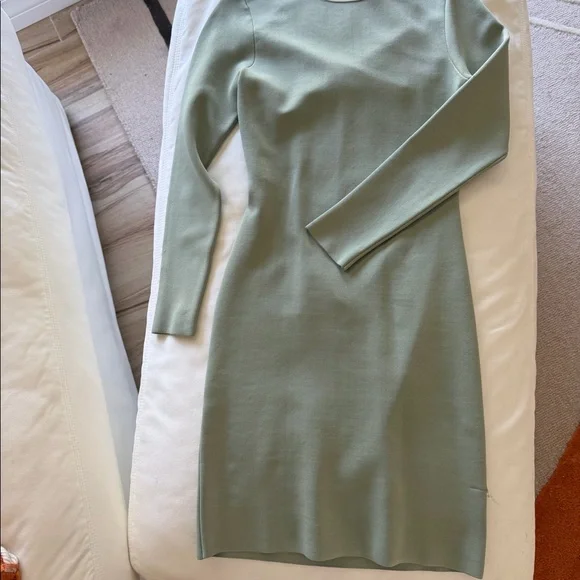 Alice + Olivia Estelle Twist Back Mini  in Sage Size L - small pull - label cut - Picture 2 of 6